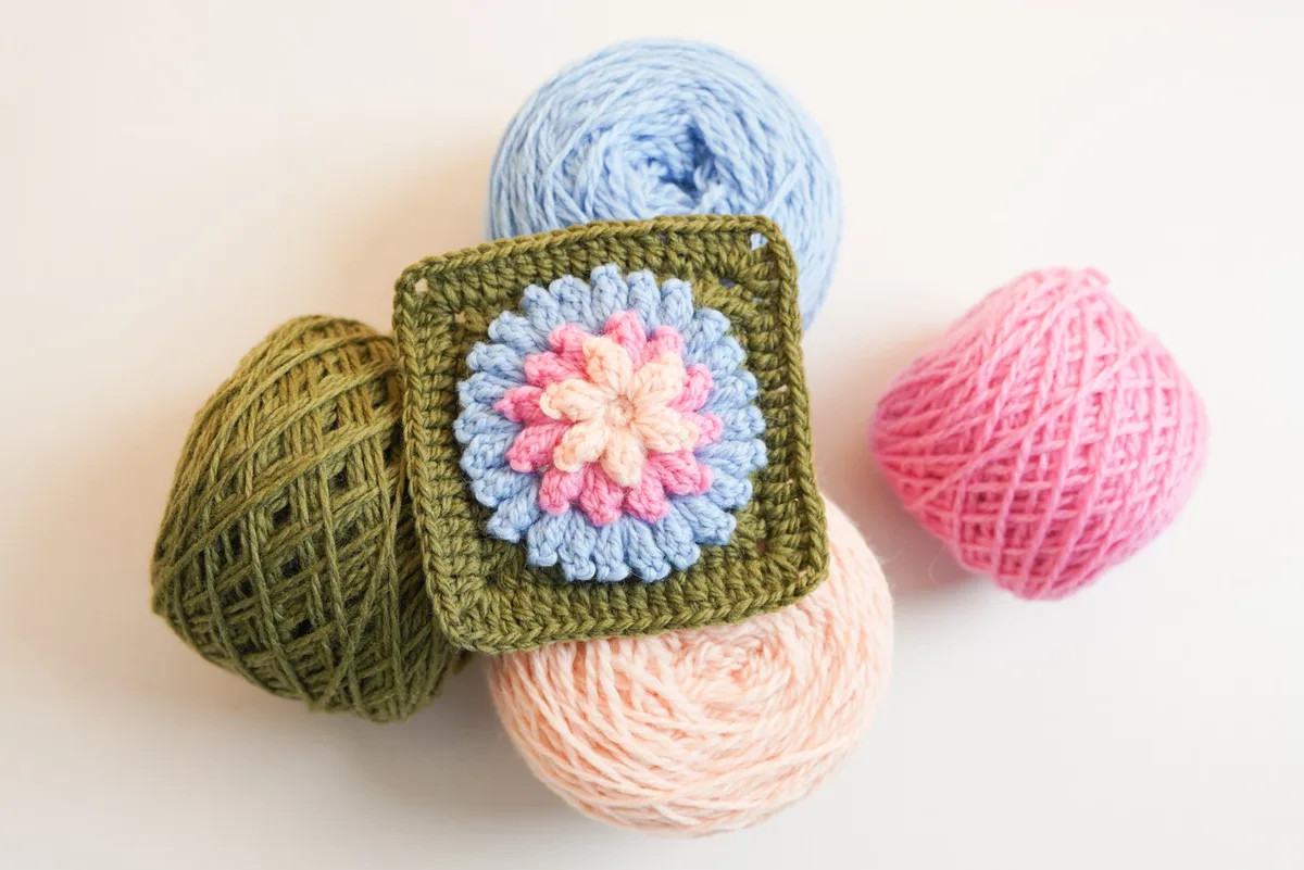 3D Popcorn Flower Granny Square - Free Crochet Pattern
