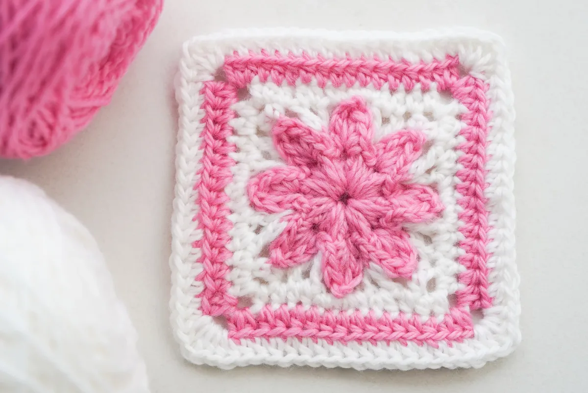 Blush Bloom Flower Granny Square — Free 7-Round Crochet Pattern