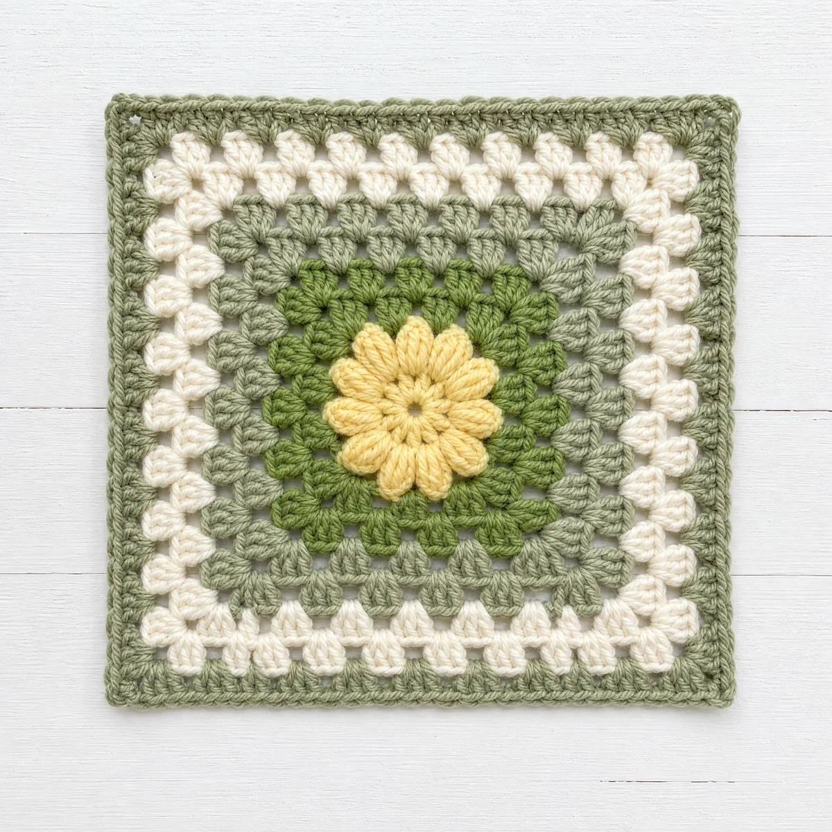 Buttercup Meadow Granny Square — A Sunny Easy Flower Pattern