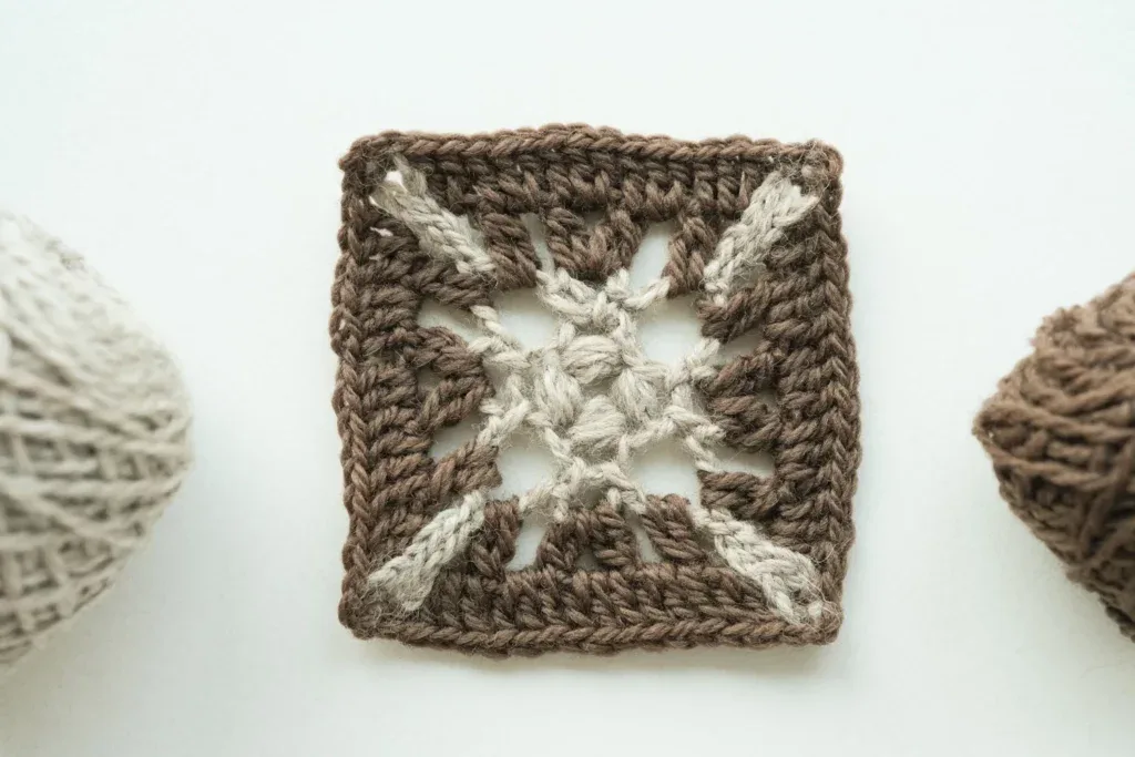 Compass Star Granny Square – Free Crochet Pattern