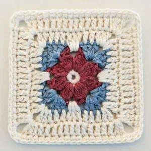 Crochet Camellia Granny Square Pattern — photo 2