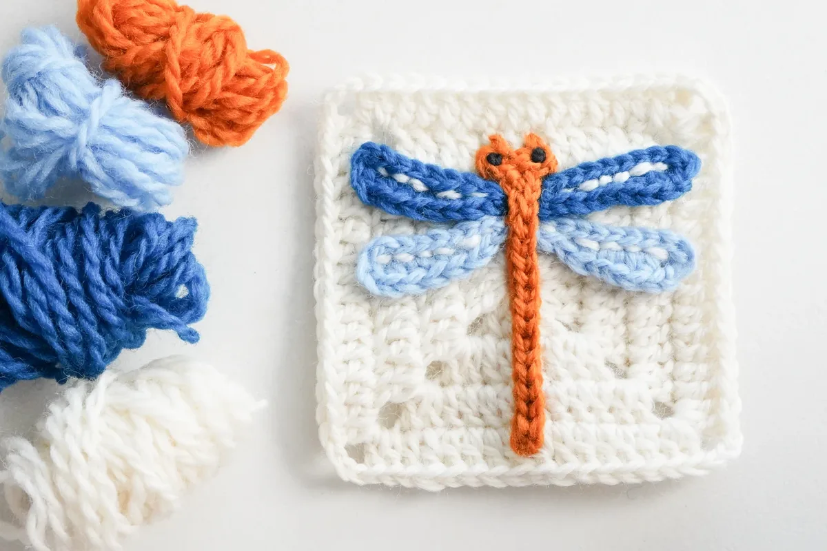 Crochet dragonfly granny square pattern for summer blankets
