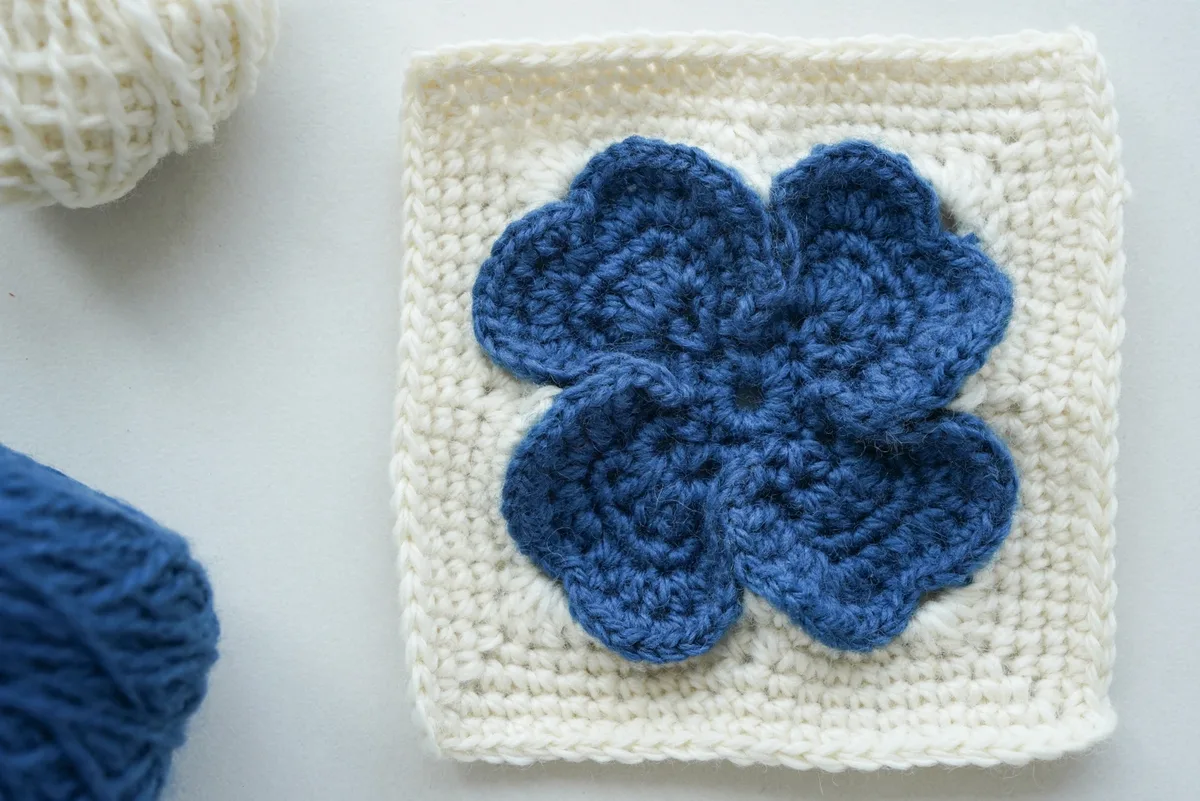 Cross Flower Granny Square — Free Two-Color Crochet Pattern
