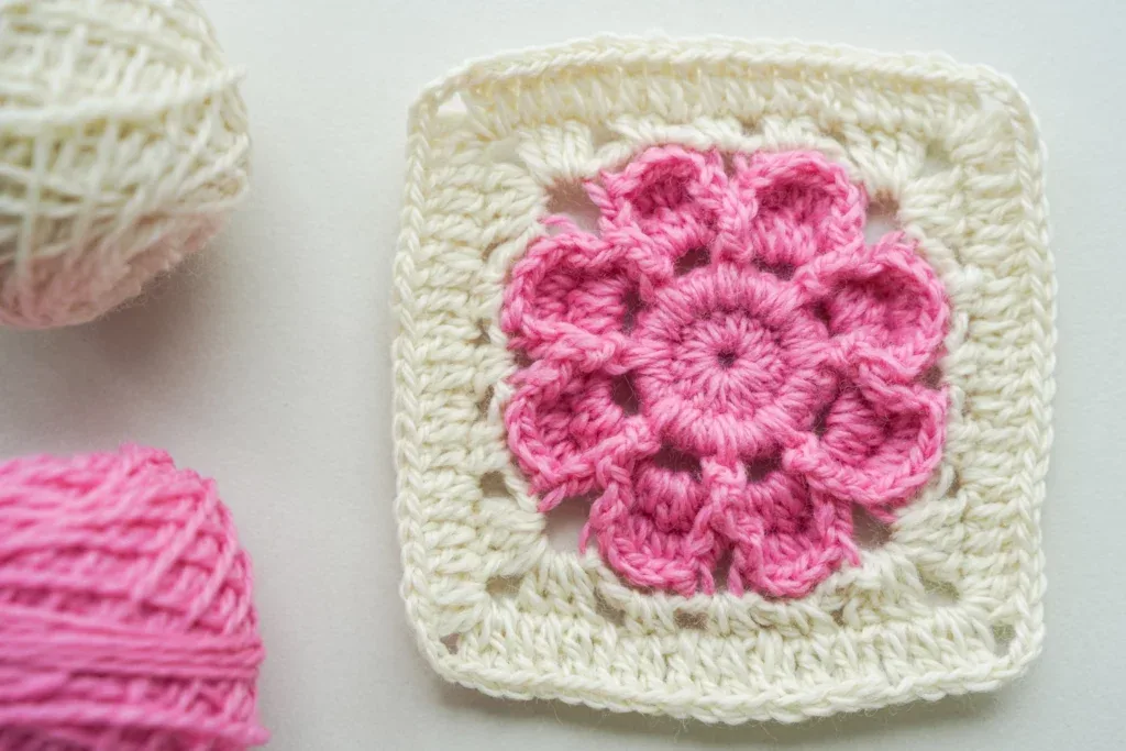 Dahlia Granny Square - Free Crochet Pattern with Curling Petals