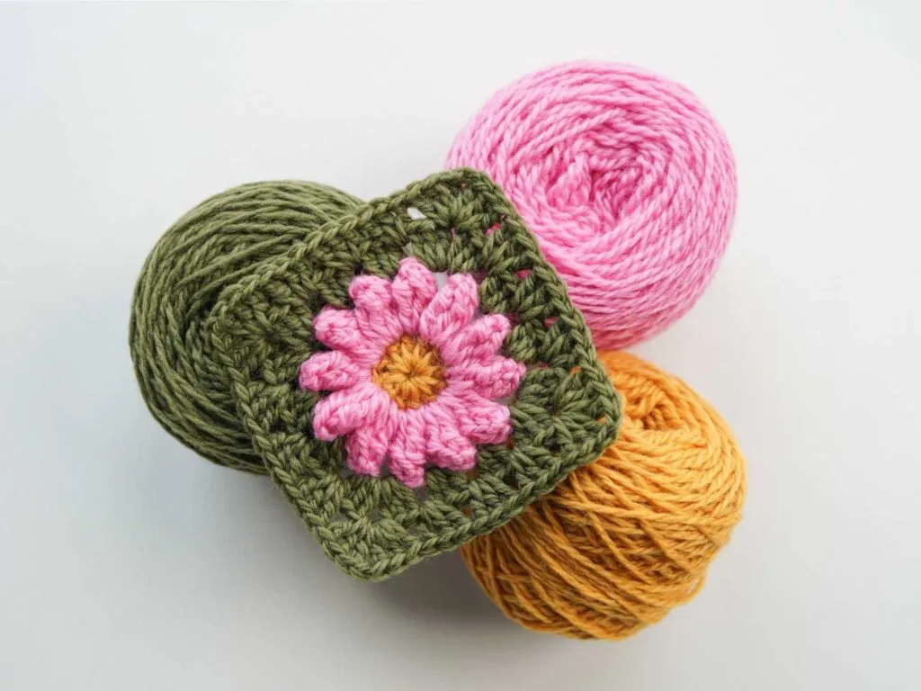 Daisy Granny Square with Popcorn Stitch β photo 2
