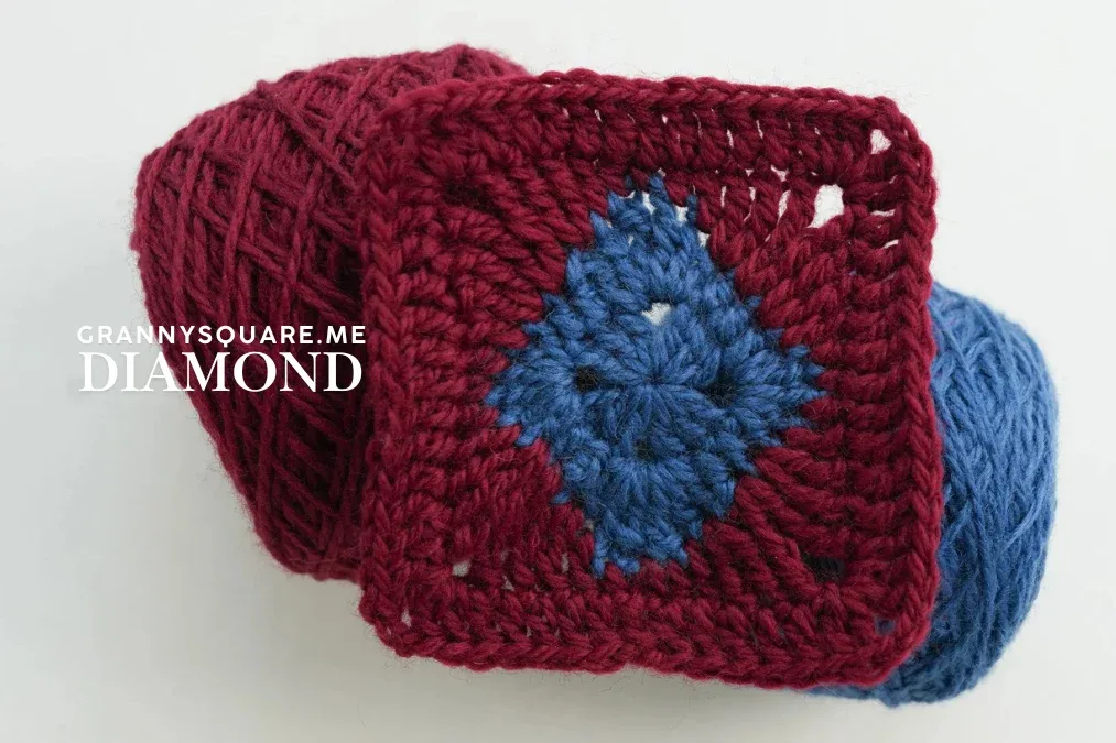 Diamond Granny Square: Free Two-Color Crochet Pattern β photo 3