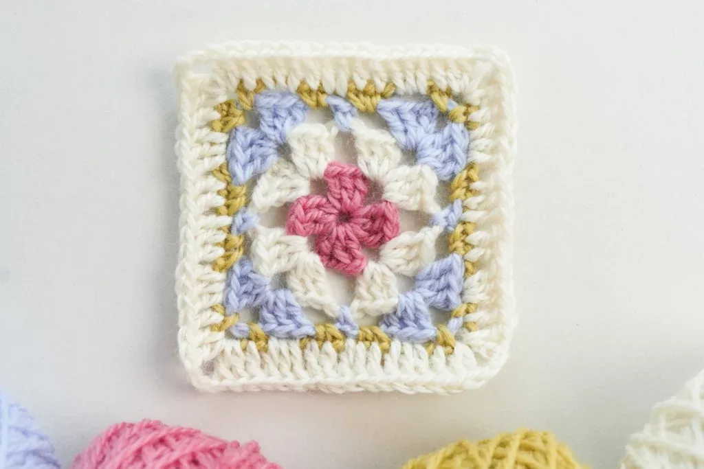 Easy Unique Granny Square – Free Crochet Pattern