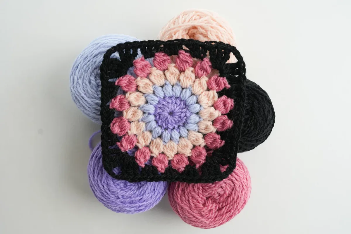 Large Sunburst Granny Square – Free Crochet Pattern