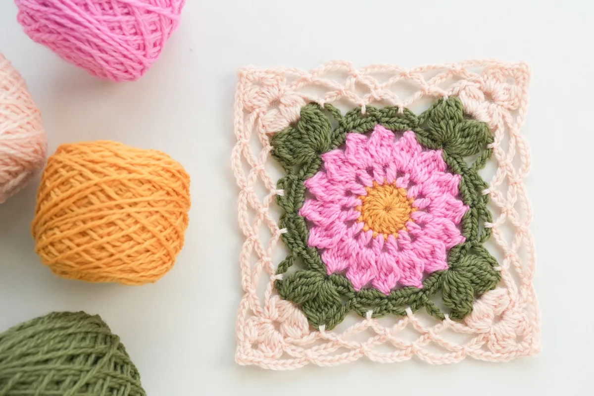 Large Willow Granny Square — Free Textured Bobble Pattern