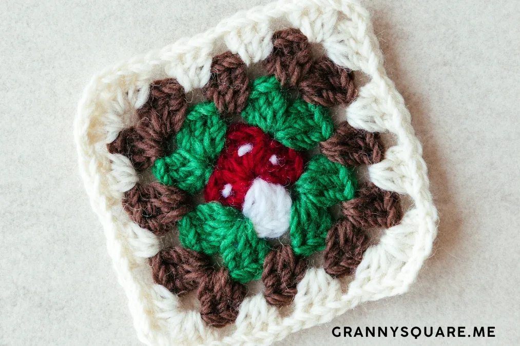 Mushroom Granny Square Crochet Pattern (Free 4-Round Motif) — photo 2