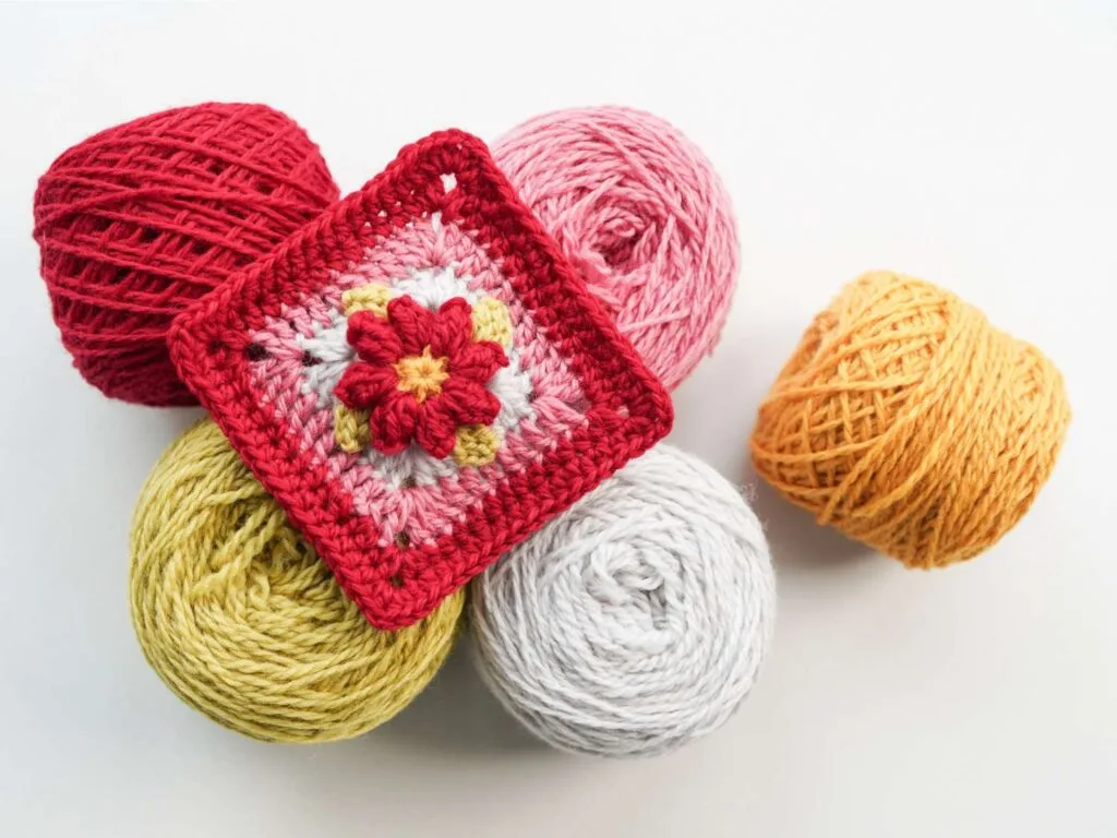 Retro Daisy Granny Square Crochet Pattern