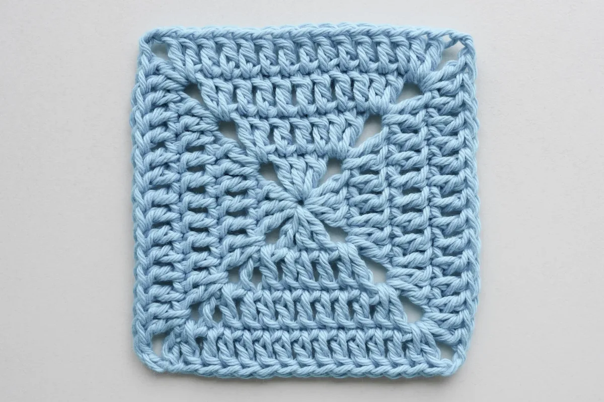 Solid granny square crochet pattern for confident beginners