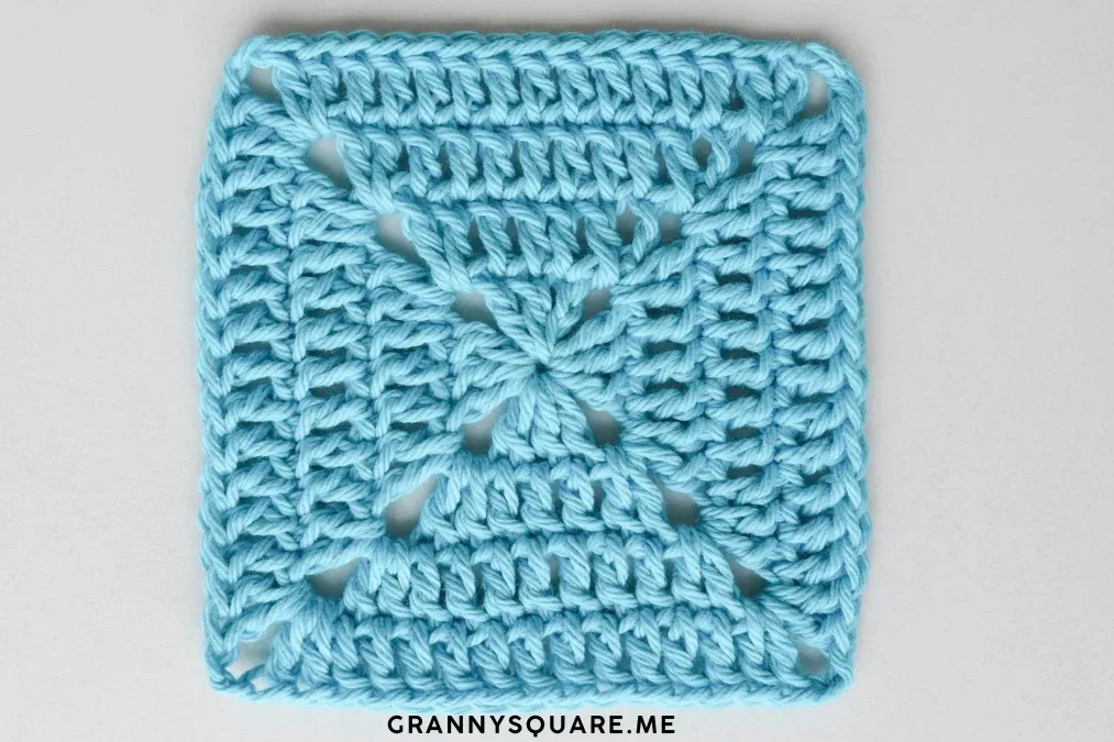 Solid granny square crochet pattern for confident beginners β photo 3