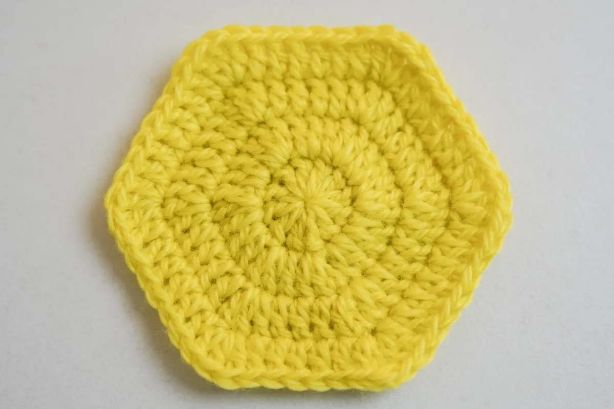 Solid Crochet Hexagon Without Gaps: Free 4-Round Motif Pattern