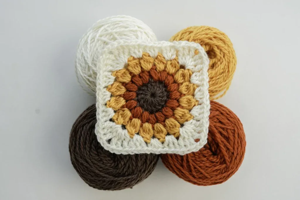 Sunburst Granny Square: The Classic 4-Color Puff Stitch Pattern