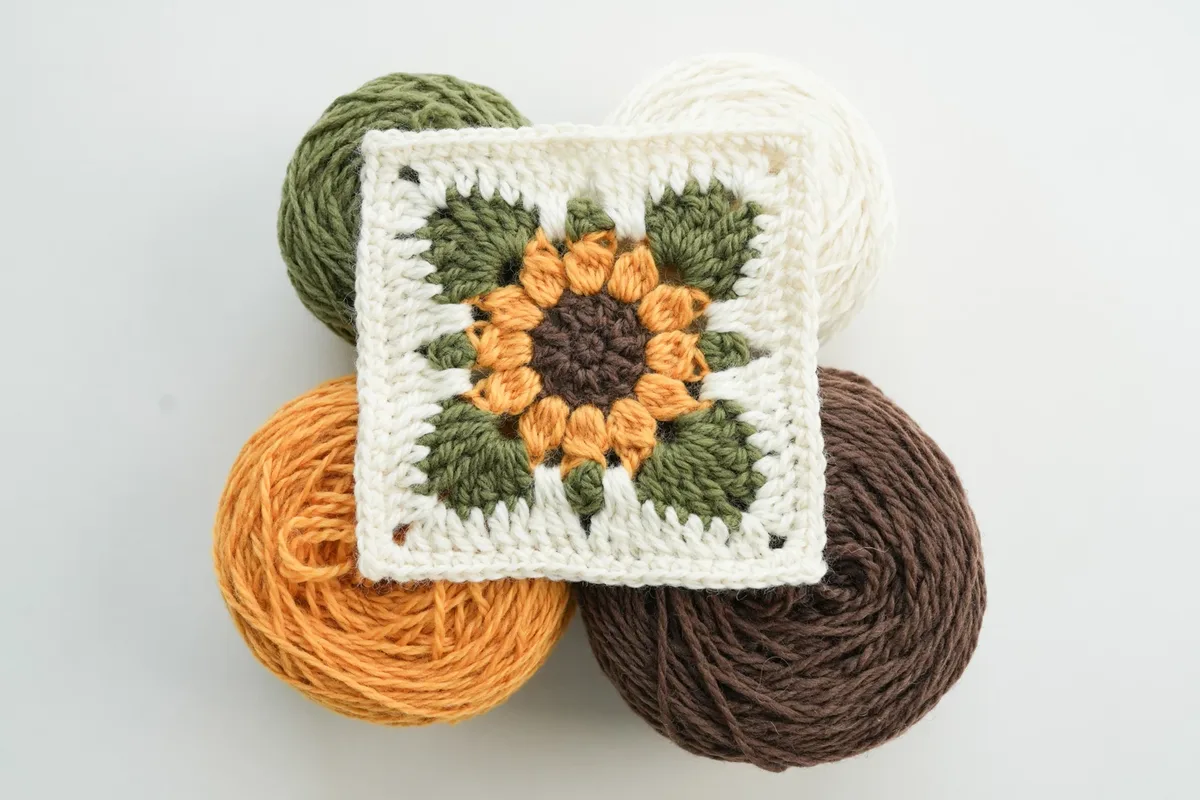 Sunflower Granny Square – Free Crochet Pattern