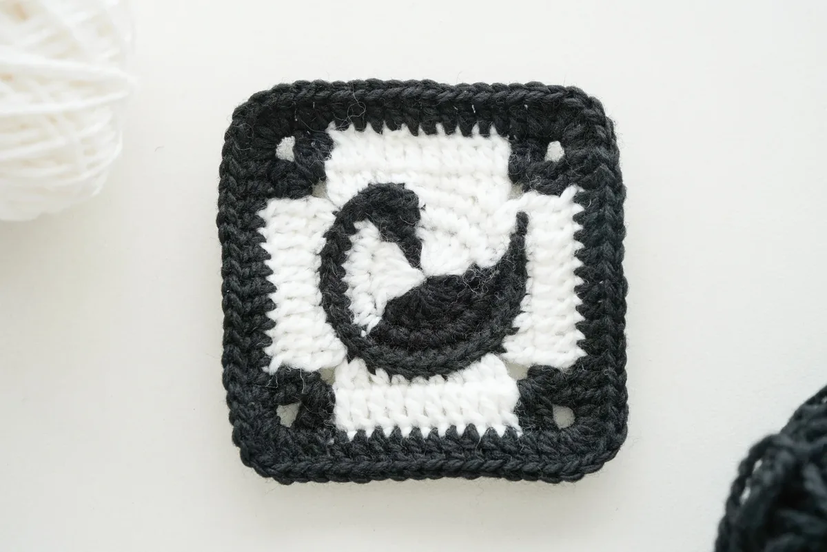 Swan Granny Square: Free Crochet Pattern with Color Change Magic