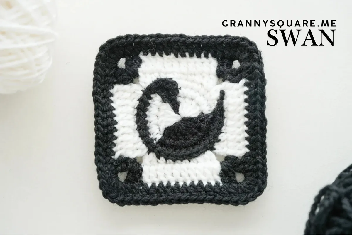 Swan Granny Square: Free Crochet Pattern with Color Change Magic — photo 2