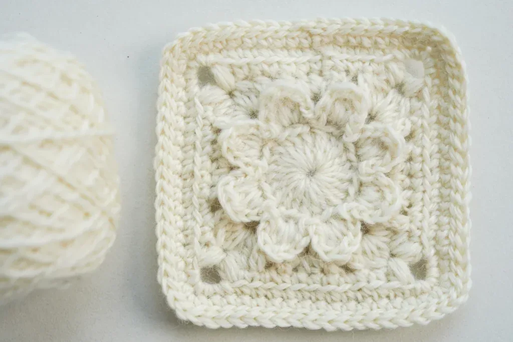 Thick Petal Flower Granny Square: Free Textured Flower Motif Pattern