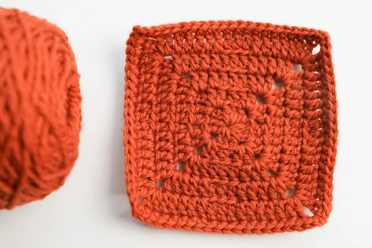 Unique Solid Granny Square: A Gap-Free 4-Inch Crochet Block