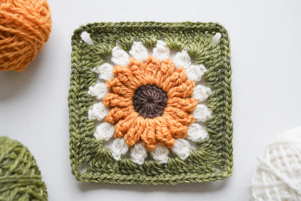 Wild Popcorn Daisy Granny Square — Free Crochet Pattern
